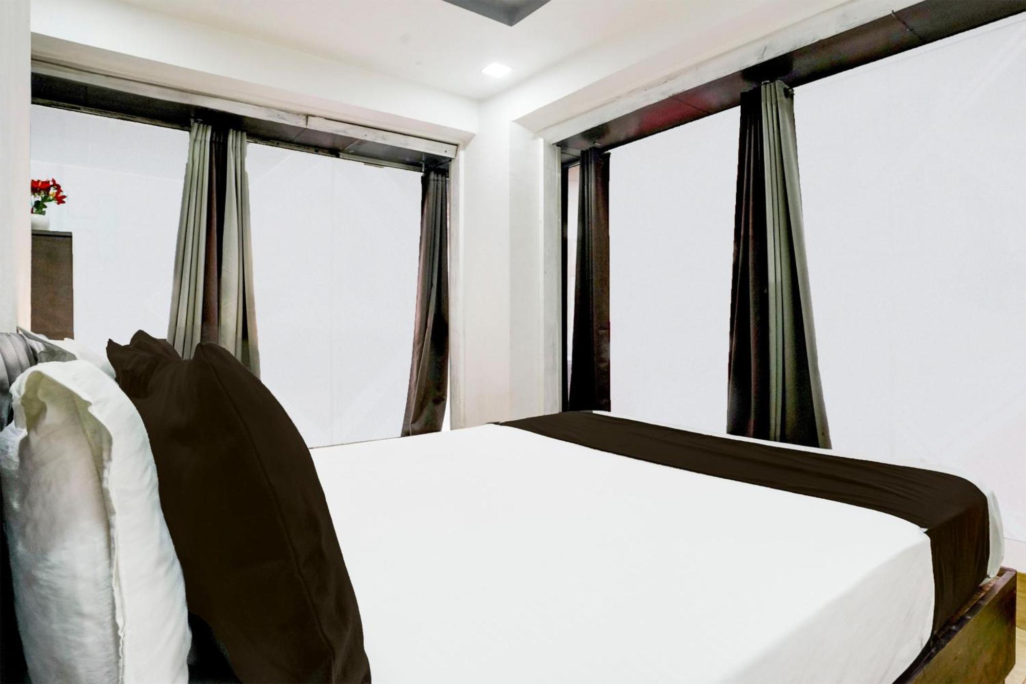 Super Hotel O Vip Road Formerly Hotel Lotus Surat Exterior photo