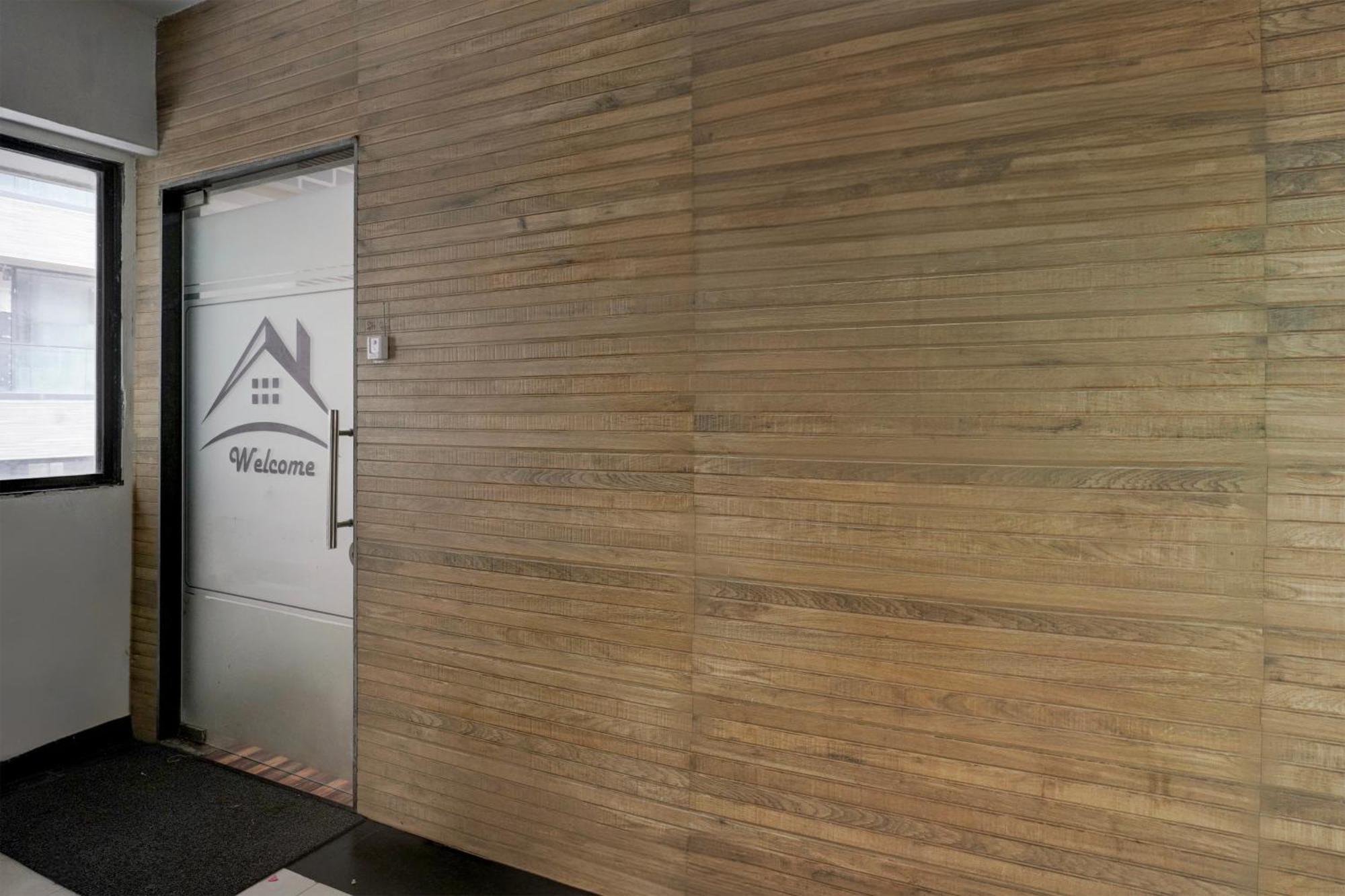 Super Hotel O Vip Road Formerly Hotel Lotus Surat Exterior photo